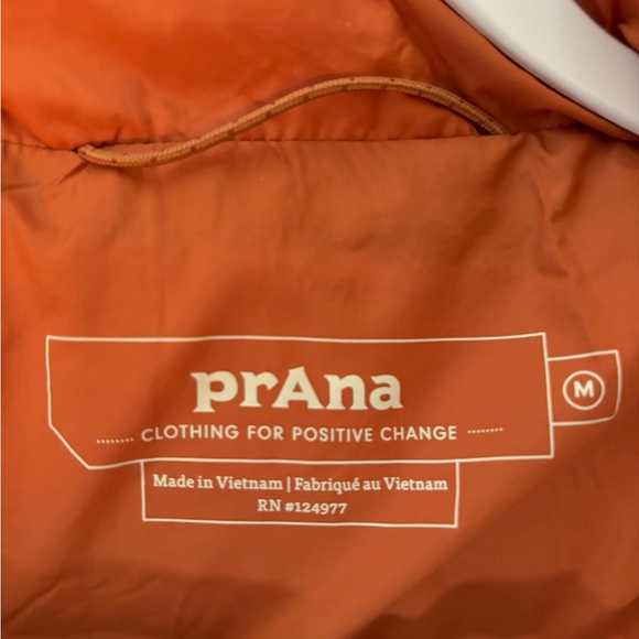 Prana Medium down jacket. Removable hood. Drawstring at waist. - Picture 2 of 5
